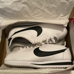Nike Classic Cortez Size 6.5 Women’s